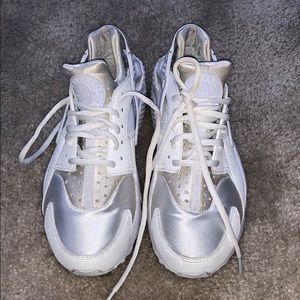 Nike all white huarache sneakers women size 8